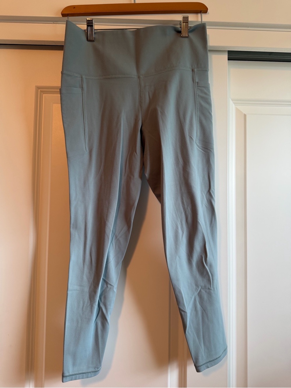 Athleta Salutation Stash High-Rise Pocket 7/8 Leggings - Light Blue Size Medium